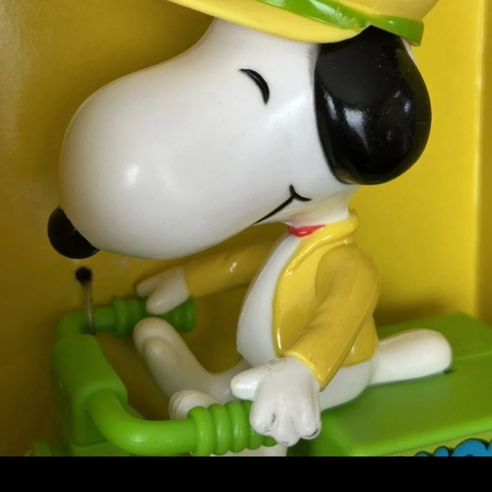 Vintage 1965 Aviva Hasbro Snoopy Speedy Delivery Motorized Scooter Opened Box